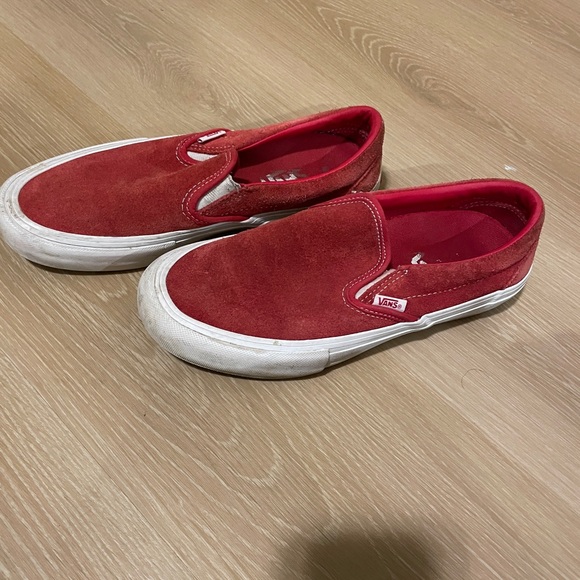 Red vans - Picture 2 of 5
